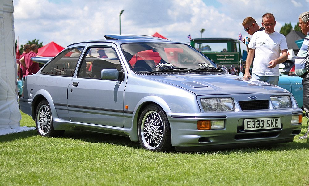 Grey_Ford_Sierra_cosworth_RS