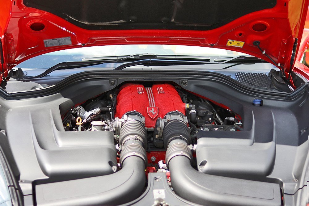 Ferrari_f430_red_engine