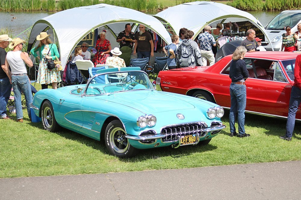 Turquoise_Corvette_convertible_mk1